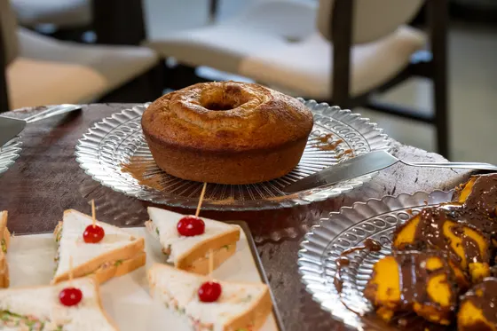 Pães, bolos e salgados do café da manhã