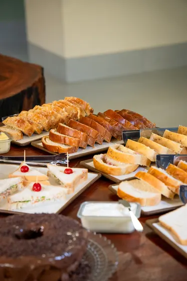 Pães, bolos e salgados do café da manhã