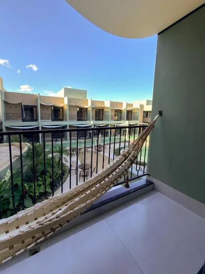 Rede na varanda com vista para o pátio
